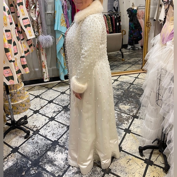 Exquisite Vintage Satin & Mink Floor-Length Jacket - Picture 4 of 7